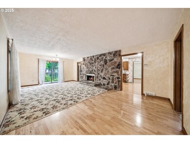 Living Room-Fireplace