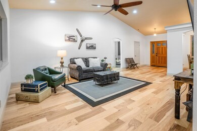 1880 Clowerlawn Dr - Grant pass, OR 9752