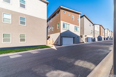 1618 W Lawndale Dr unit 9, San Antonio, TX 78209 - photo 2