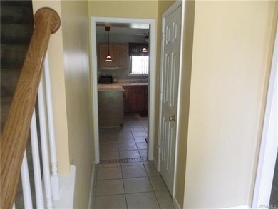 FOYER VIEW TO KITCHEN