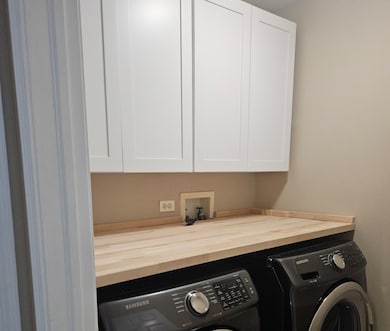 2011 Maplewood Cir, Naperville, IL 60563 - photo 4