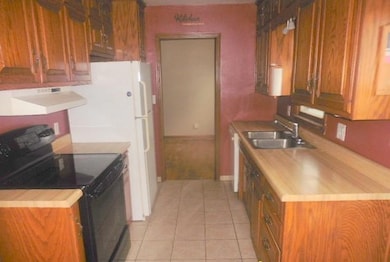 736 Mckinley Ave, Ottumwa, IA 52501 - photo 2