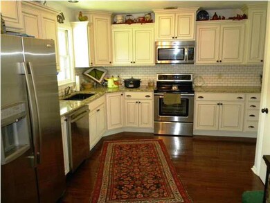 XL UPGRADED KITCHEN! Stainless Package, New Granit