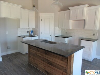 2815 Crystal Ann Dr, Temple, TX 76502 - photo 2