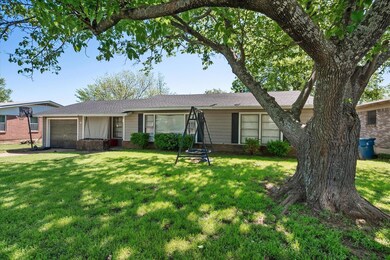 107 Oakwood Dr, Keene, TX 76059 - photo 3