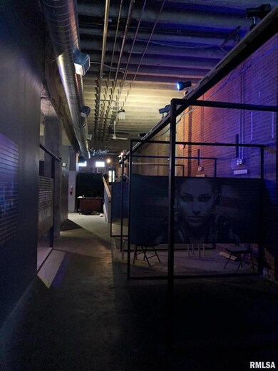 320 E 2nd St, Davenport, IA 52801 - photo 3