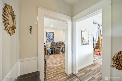 818 Wyoming St, Raymond, WA 98577 - photo 4