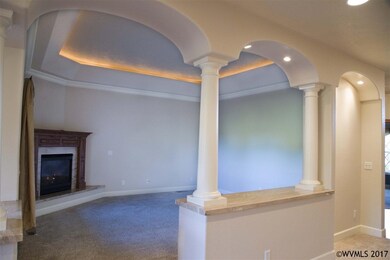 Tray ceiling with indirect lighting