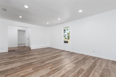 810 E Grand Ave, Whitewright, TX 75491 - photo 7