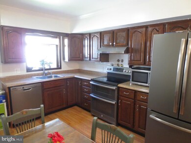 13203 Vandalia Dr, Rockville, MD 20853 - photo 7