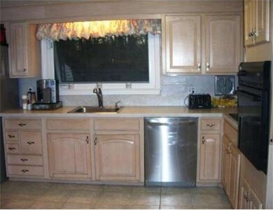 5 Austin St, Burlington, MA 01803 - photo 5