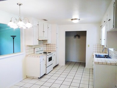 Open spacious kitchen, awaits the chef!