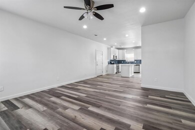 1036 W Coffin St, Denison, TX 75020 - photo 4