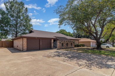 729 Toni Dr, Hurst, TX 76054 - photo 2
