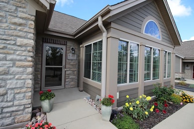 W250N5015 William Dr, Pewaukee, WI 53072 - photo 6