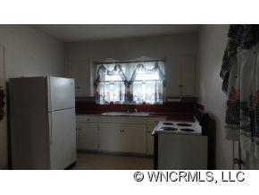 Darling Eat-In  Kitchen!