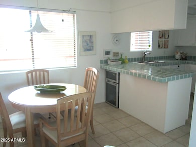 11 413 DINING & KITCHEN