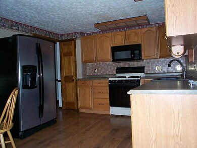 3728 Shirley Ln, Columbus, OH 43228 - photo 2