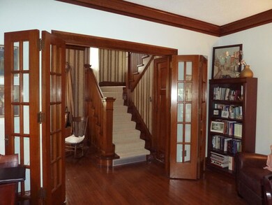French Doors to Foyer<|><|>