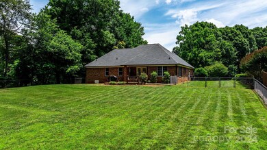 189 Millstone Dr, Statesville, NC 28625 - photo 3