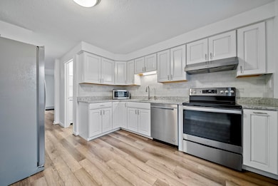 8 Donovan Ct, MerriMacK, NH 03054 - photo 3