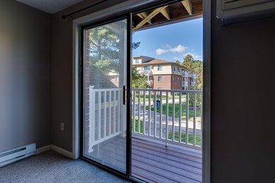 212 Lita Ln unit 212, Newmarket, NH 03857 - photo 4