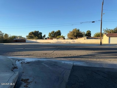 1807 W Avenue k8, Lancaster, CA 93534 - photo 4