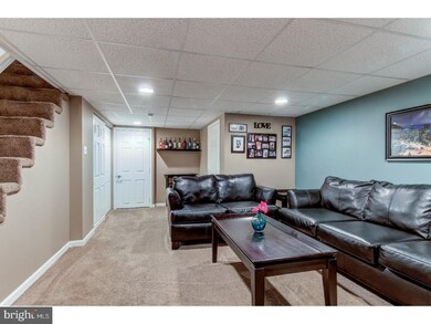 909 Maple Ave, Glenolden, PA 19036 - photo 7