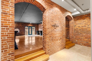 55 W Livingston Ave unit 2B, Columbus, OH 43215 - photo 2