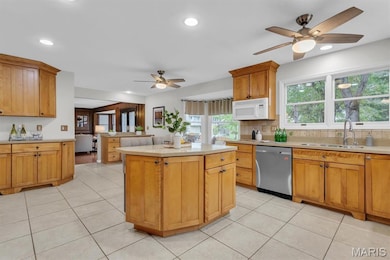 15924 Woodlet Way Ct, Chesterfield, MO 63017 - photo 3