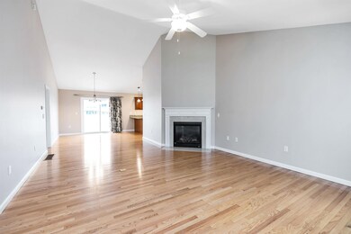 13 Wickford Ln unit 60, Hudson, NH 03051 - photo 3