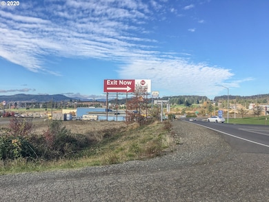 181 SW Hutchins St, Sutherlin, OR 97479 - photo 2