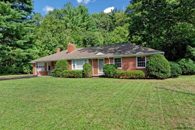 22 Jennifer Rd, Schenectady, NY 12302 - photo 2