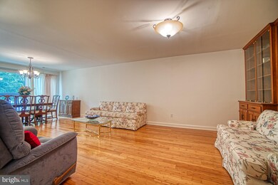 Treebrooke unit 210, Oakton, VA 22124 - photo 5