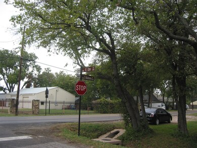 302 S Oklahoma Dr, Celina, TX 75009 - photo 6