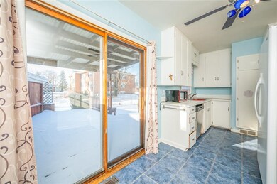 2212 56th St, Des Moines, IA 50310 - photo 7