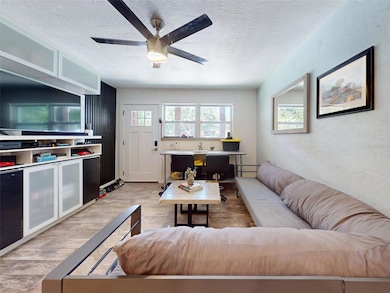 811 E 10th Ave, New Smyrna Beach, FL 32169 - photo 5