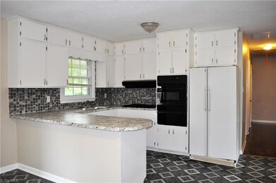 1411 W Meadowview Rd, Greensboro, NC 27403 - photo 4