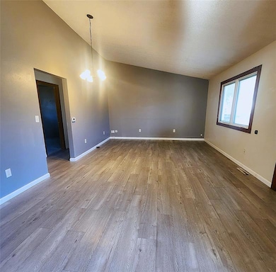 805 N Roche St, Knoxville, IA 50138 - photo 5