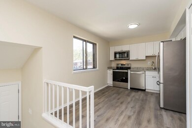 7445 Hickory Log Cir, Columbia, MD 21045 - photo 4