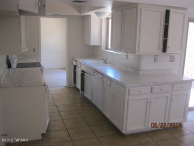 10154 N Valle Del Oro Dr, Tucson, AZ 85737 - photo 5