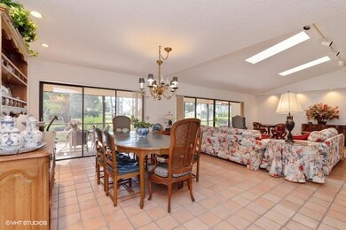 04_6572EPointePine_93001_LivingRoomDinin
