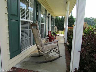 Patio/Deck. Bring your rocking chairs for this great porch!