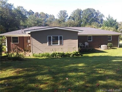 113 Greenfield Ln, Hendersonville, NC 28792 - photo 3