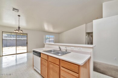Kitchen & dining room