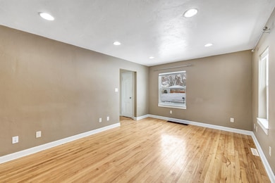 1481 Boyd St, Green Bay, WI 54301 - photo 3