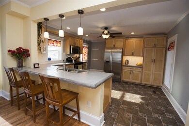 321 Walnut St, Cedar Falls, IA 50613 - photo 3