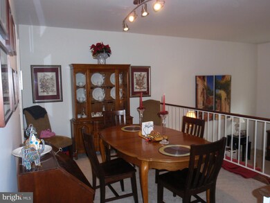 11709 Briary Branch Ct, Reston, VA 20191 - photo 4