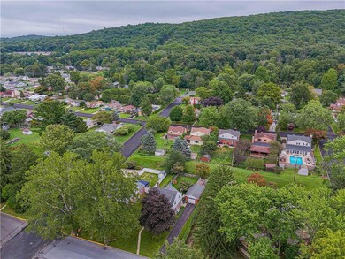 820 Evergreen St, Emmaus, PA 18049 - photo 3