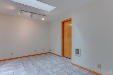 2844 NE Bradford Ct, Bend, OR 97701 - photo 6